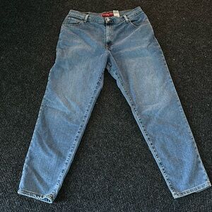 Vintage Levi’s 550 size 16. GUC.